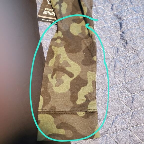 NEW Colosseum Youth XL Camo Wisconsin Badgers OHT Military Supported Tee FLAWS - Picture 3 of 9